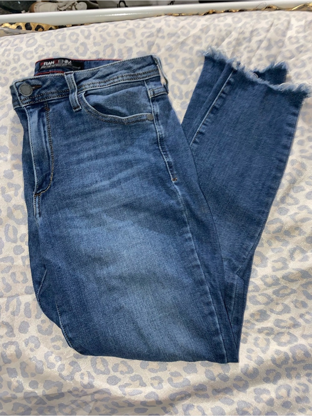 FRAME Blue Ankle Crop Raw-Hem Jeans